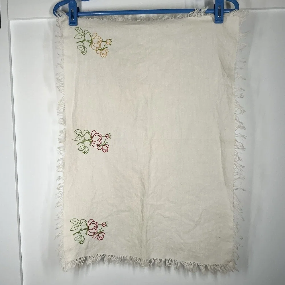 Vintage Handmade Square Tablecloth Floral‎ Leaf Embroidery Fringed Edges Cottage